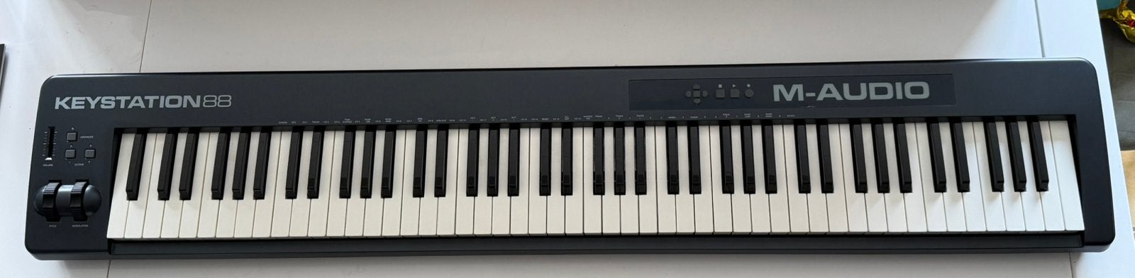 M-AUDIO KEYSTATION 88 - amper gebruikt, Ophalen, Zo goed als nieuw, Midi-aansluiting