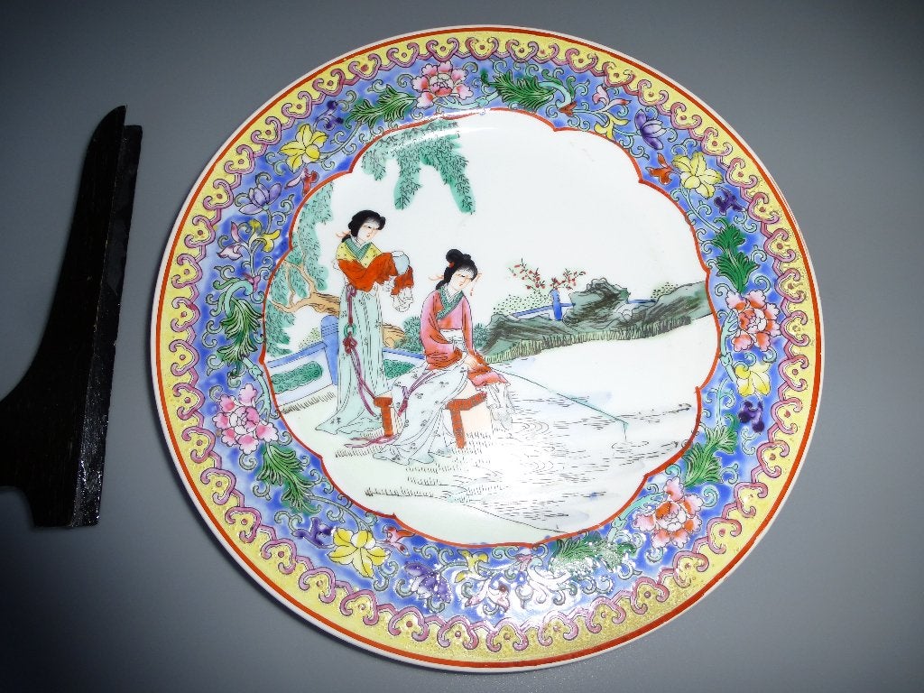 Bord met staander diameter 26cm., Ophalen