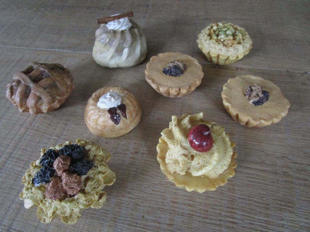 11 decoratie taartjes / gebakjes, Ophalen of Verzenden, Nieuw, Overige materialen