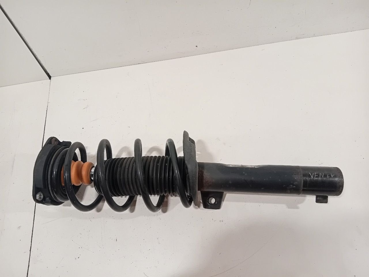 Veerpoot links voor Volkswagen Golf, Onderdelen@venauto.nl, Van der Ven Autorecycling B.V., Gebruikt, Ettenseweg 76, 4706 PB Roosendaal, The Netherlands