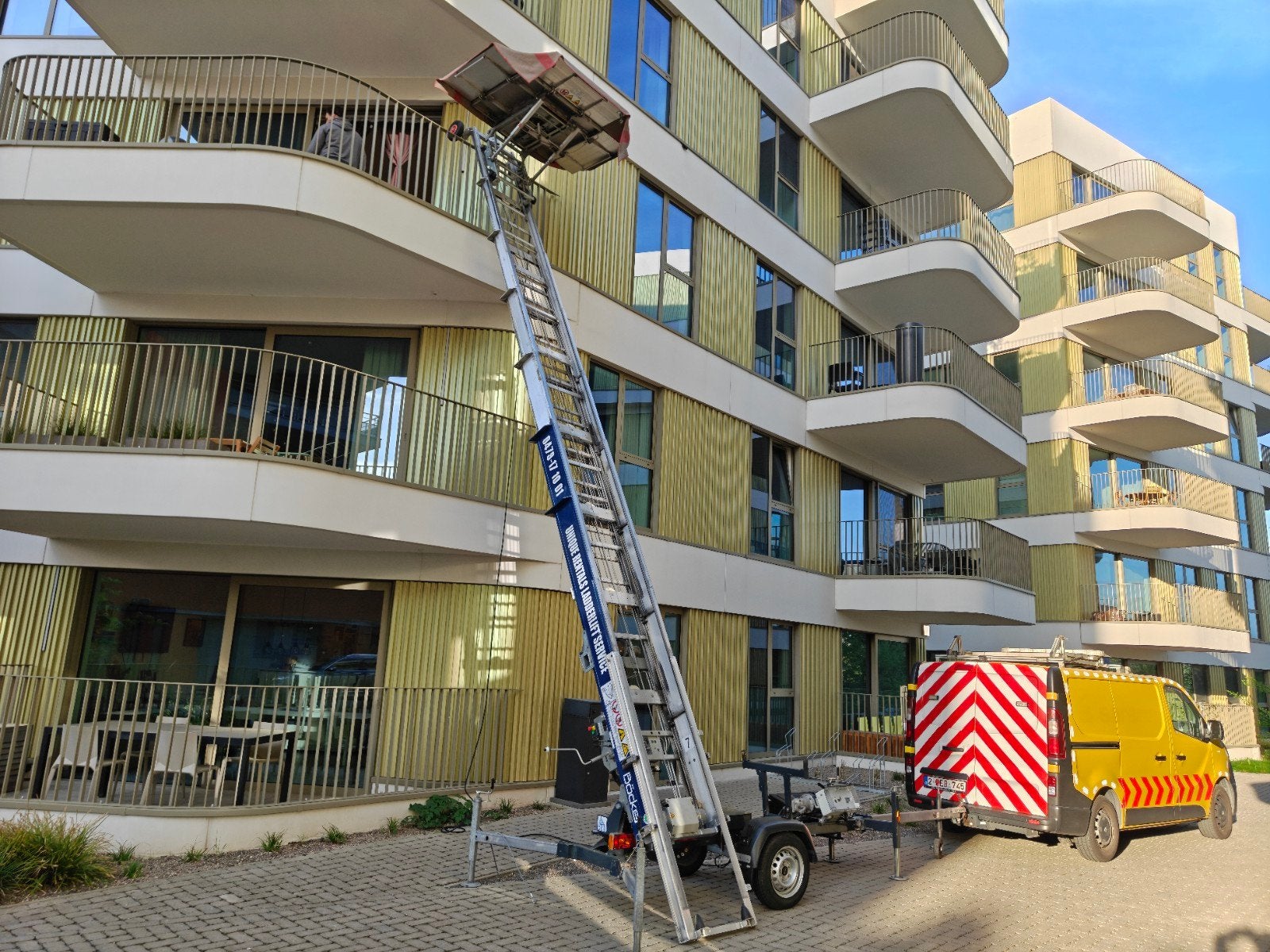 Ladderlift Service | Verhuizingen & Transport 24/7 Antwerpen, Diensten en Vakmensen, Verhuizers en Opslag