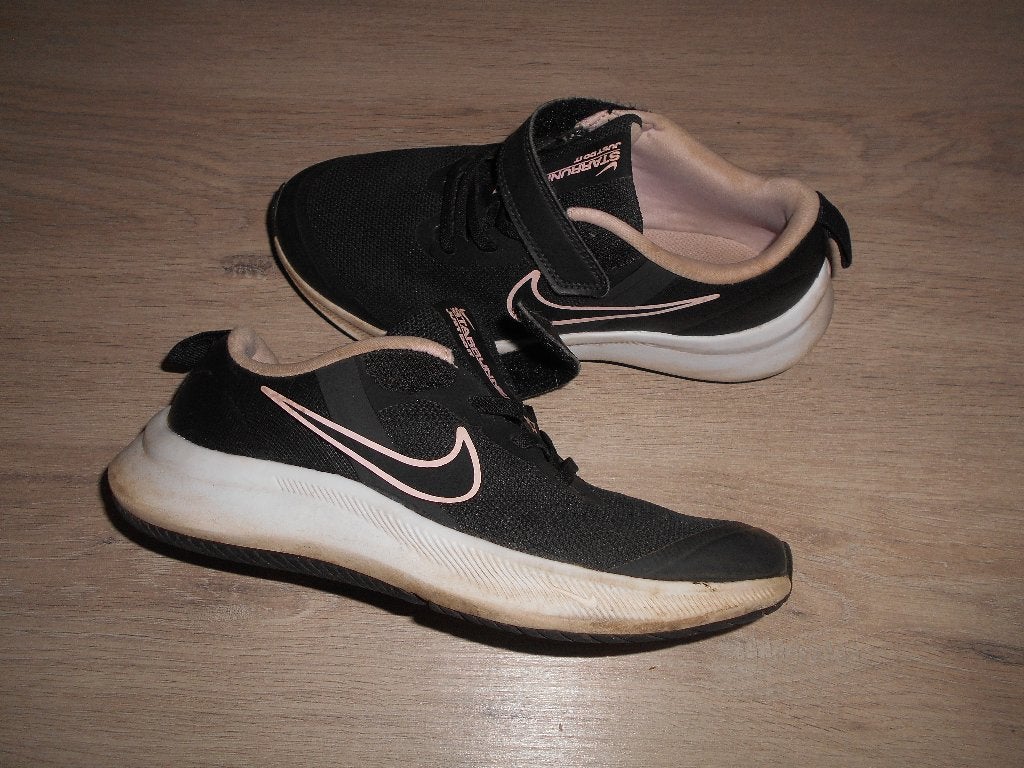 zwarte sportschoenen nike starrunner maat 34, NIKE, Gebruikt, Meisje, Sportschoenen
