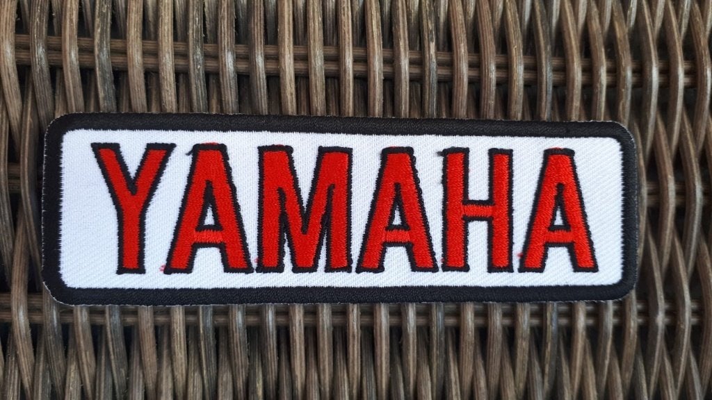 Yamaha strijk patch embleem - 119 x 38 mm, Hobby en Vrije tijd, Kledingapplicaties en Hotfix, Ophalen of Verzenden, Nieuw