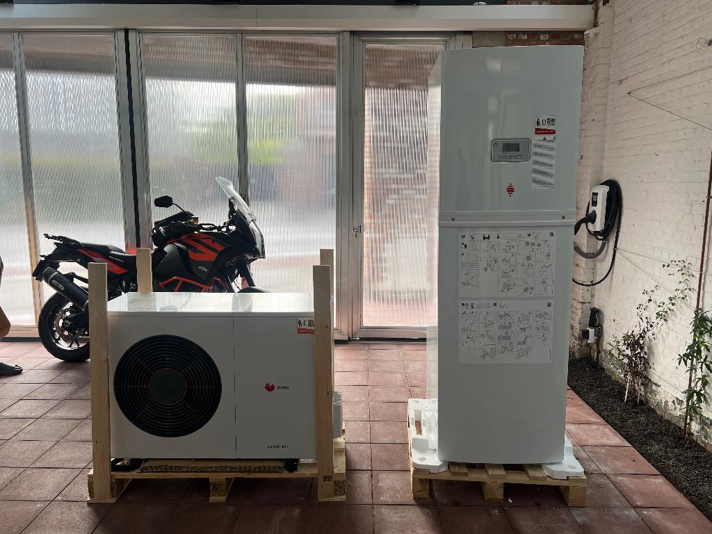 Lucht/Water warmtepomp GeniaAir Split + Binnenunit, Ophalen, Zo goed als nieuw