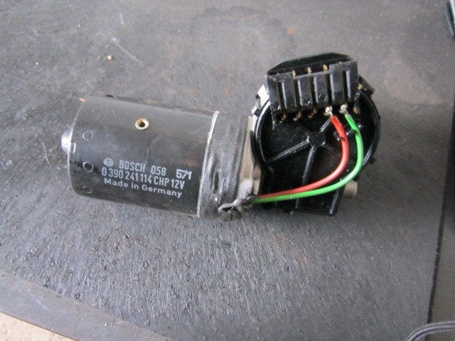 MOTEUR ESSUIE-GLACE AVANT S40 (VS) (|0390241114|058571|), Robert Bosch AG, Robert-Bosch-Allee 1
74232  Abstatt, DE, Engineering@bosch.com