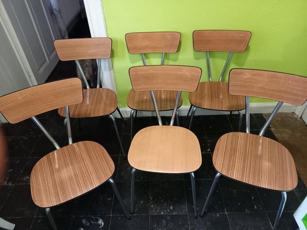 Chaises formica, Enlèvement