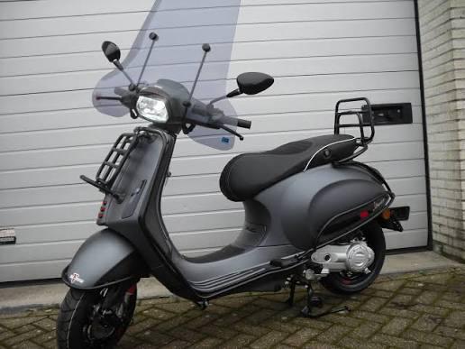 Opzoek naar en vespa sprintik verkoop niet ben op zoek❗️, Fietsen en Brommers, Gebruikt, Vespa S, Ophalen of Verzenden, Klasse B (45 km/u)
