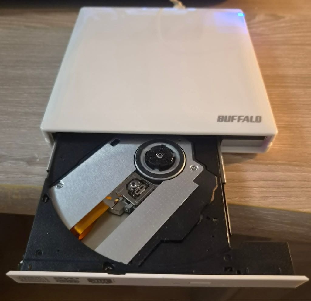 Lecteur/graveur de DVD externe portable Buffalo, Cd, Externe, Comme neuf, Enlèvement