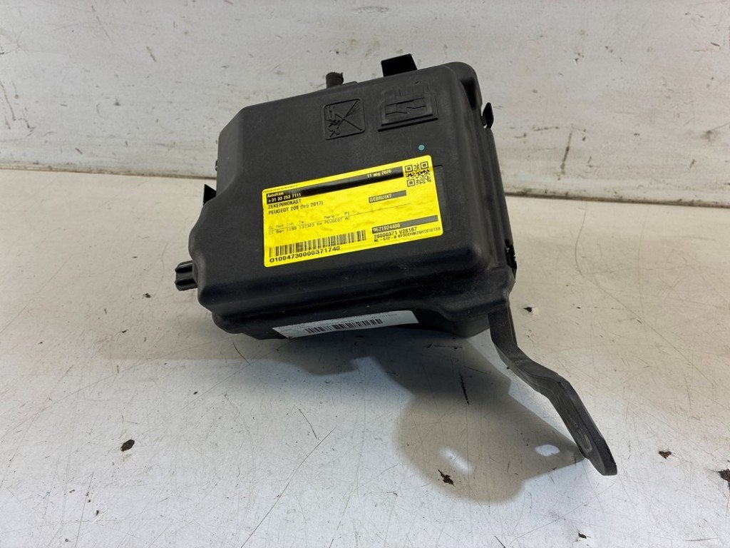 BOITIER FUSIBLES 208 I (CA / CC / CK / CL) (|9671924480|), Kontakt-peugeot@peugeot.com, Utilisé, Peugeot Deutschland GmbH, Bahnhofsplatz
65423  Rüsselsheim, DE