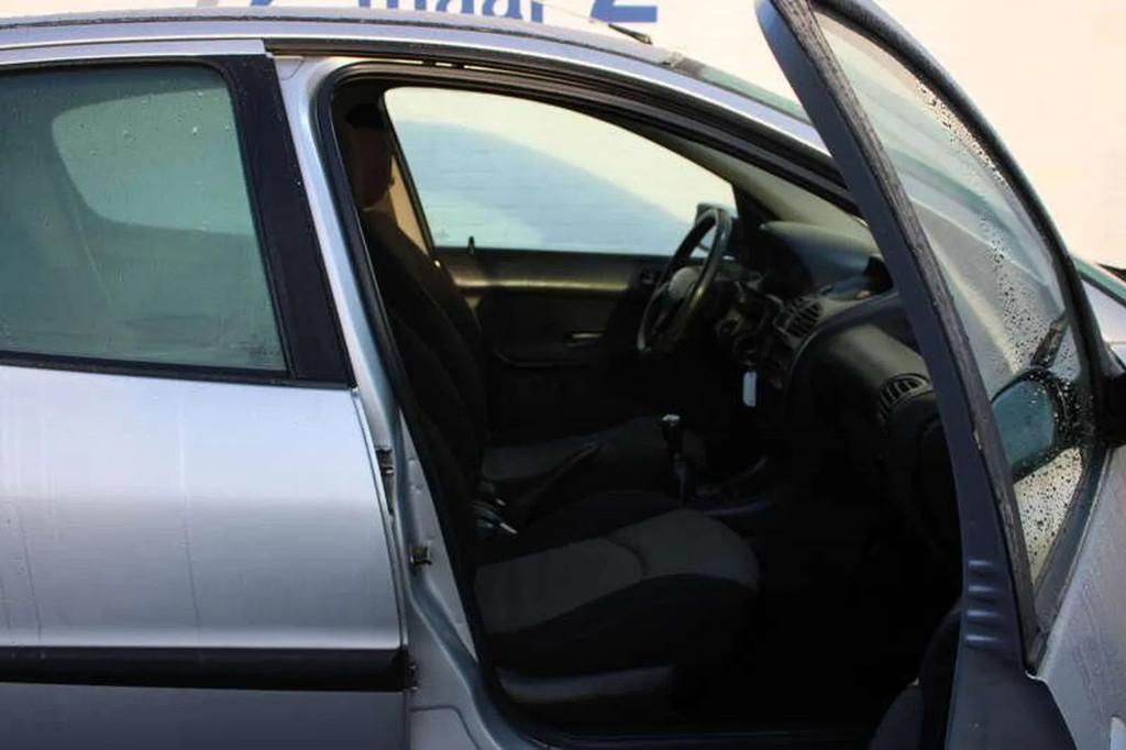 Peugeot 206 1.2i Airco/5Deurs 2 JAAR garantie! (bj 2005), Auto's, https://public.car-pass.be/vhr/c386bba9-42dc-47bd-b521-302d730bd9a7