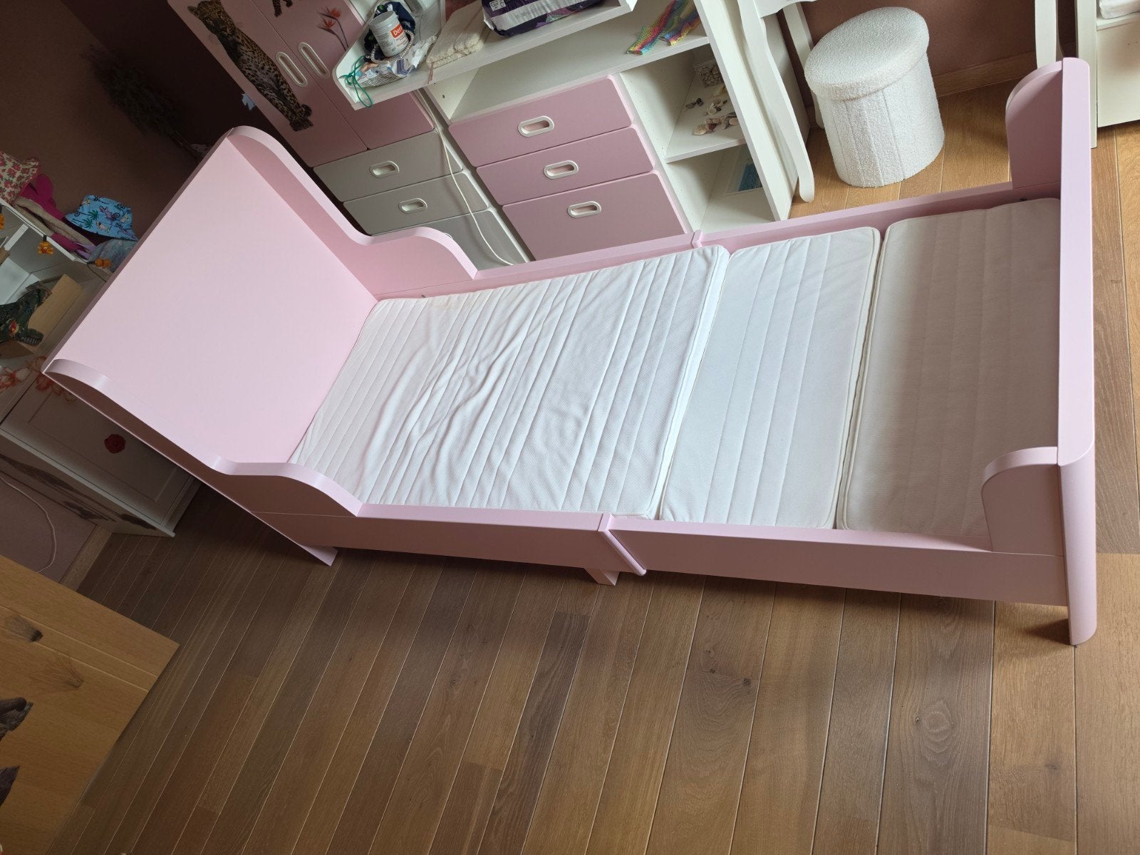 Lit de croissance rose IKEA BUSUNGE + matelas de croissance, Enlèvement, Comme neuf, Sommier à lattes