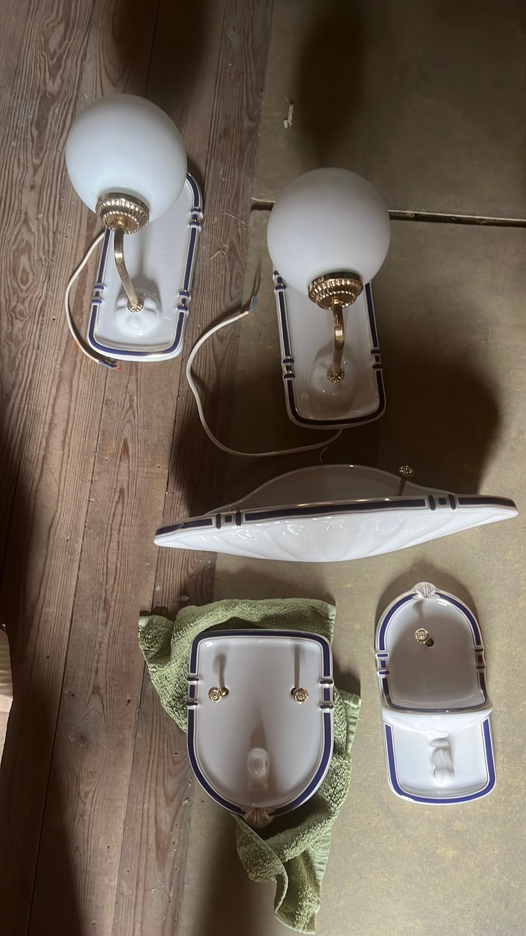 Vintage badkameraccessoires - lampjes, tablet, hangers, Ophalen