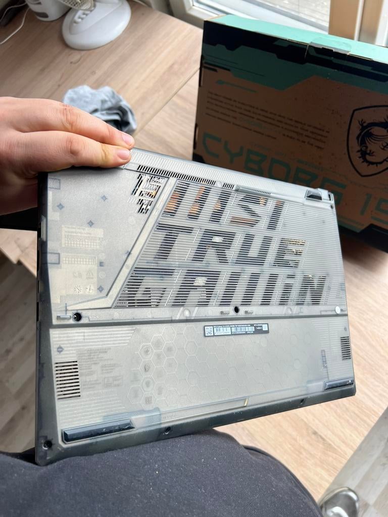 MSI Cyborg Gaming Laptop – i7 / RTX 4060 / 144Hz, Enlèvement