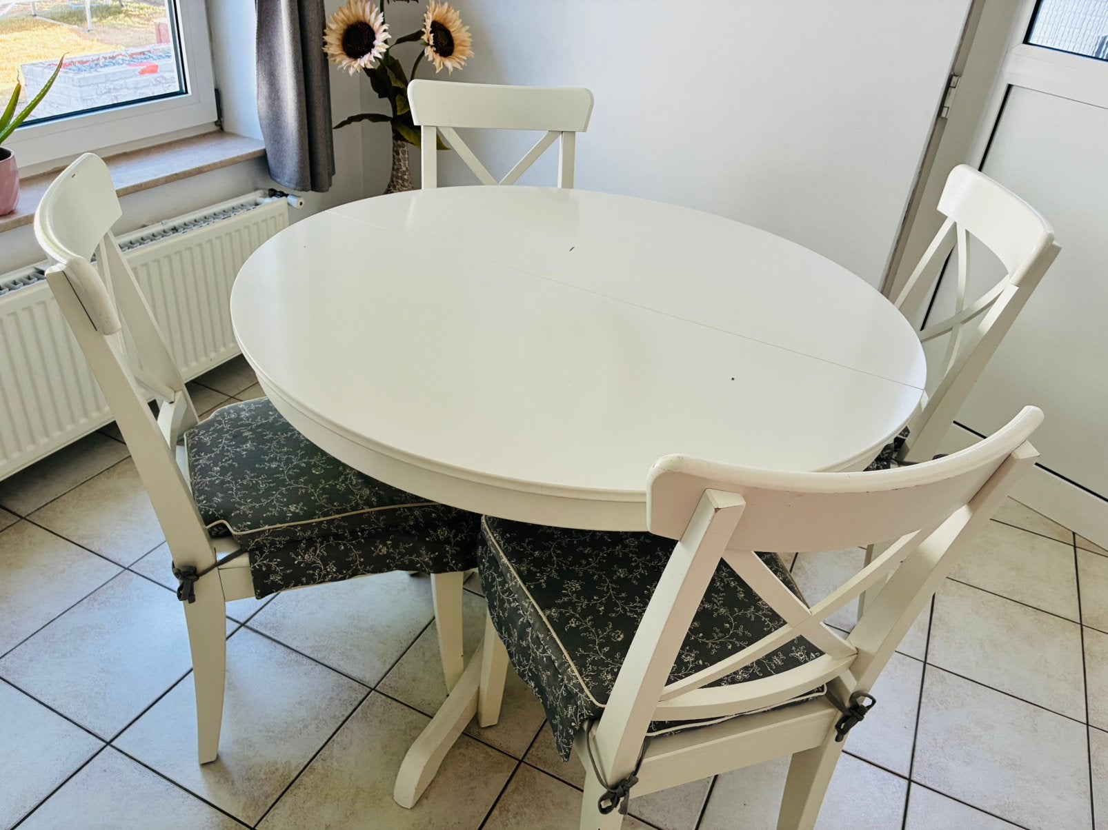 Ronde tafel uitschuifbaar tot ovaal, Huis en Inrichting, Tafels | Eettafels, Ophalen, Zo goed als nieuw, Ovaal