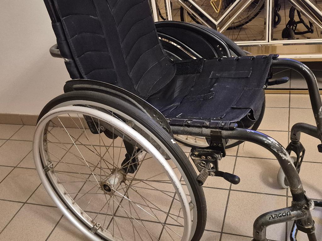 Chaise roulante manuel  quicky, Divers, Voitures sans permis & Scooters pour invalides, Enlèvement, Utilisé