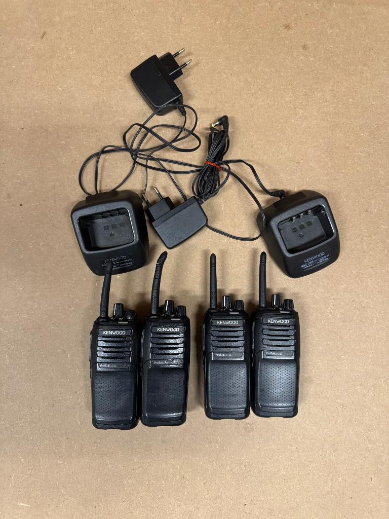 Kenwood TK3701 Portofoons, Télécoms, Talkies-walkies & Walkies-talkies, Enlèvement ou Envoi, Utilisé, 2 à 5 km, Talkie-walkie ou Walkie-talkie