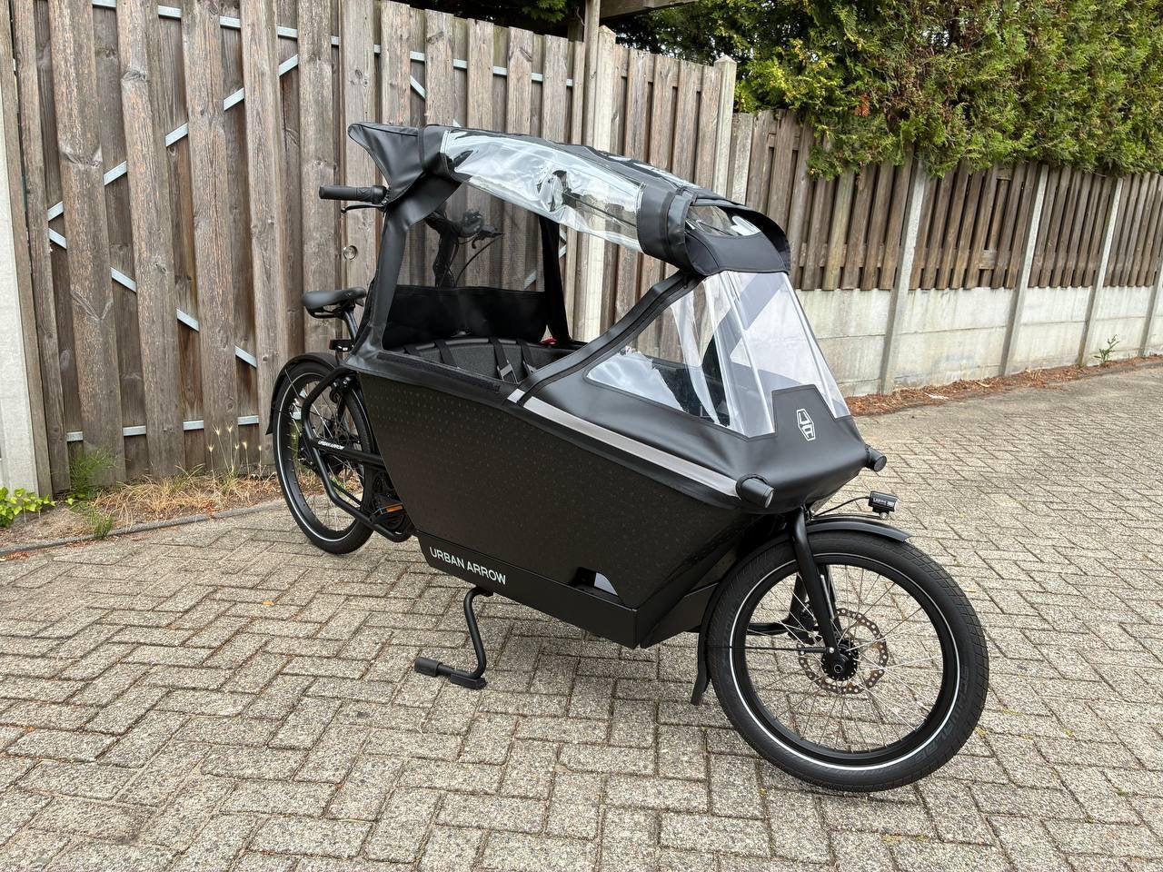 Housse Urban Arrow Family Performance Plus U26 noire 545 Wh, Vélos & Vélomoteurs, Enlèvement, Comme neuf, Bâche