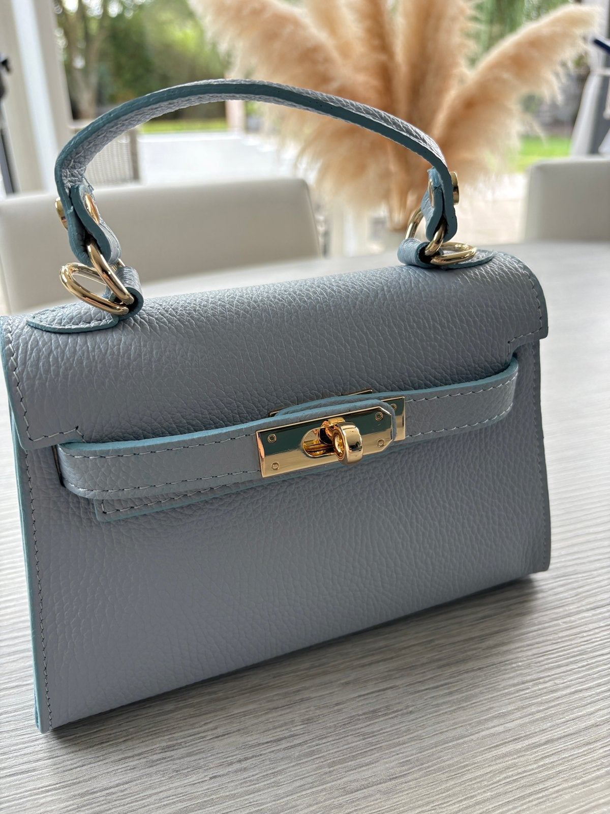Handtas crossbody in de hand en op schouder babyblue blauw, Ophalen of Verzenden, Zo goed als nieuw, Blauw, Handtas