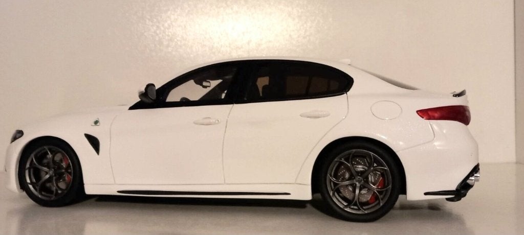 1/18 Alfa Romeo Giulia Quadrifoglio Sedan 2019 Otto Mobile, Hobby & Loisirs créatifs, Voitures miniatures | 1:18, Enlèvement ou Envoi