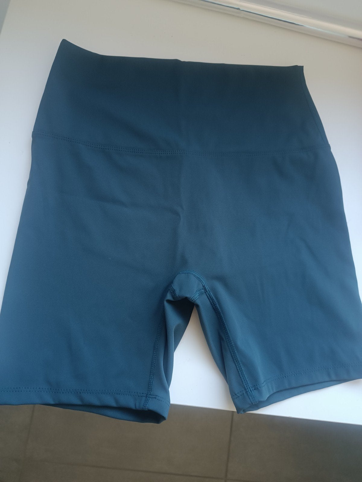 Sportshort voor dames - nieuw, Kleding | Dames, Badmode en Zwemkleding, Ophalen of Verzenden, Nieuw, Groen