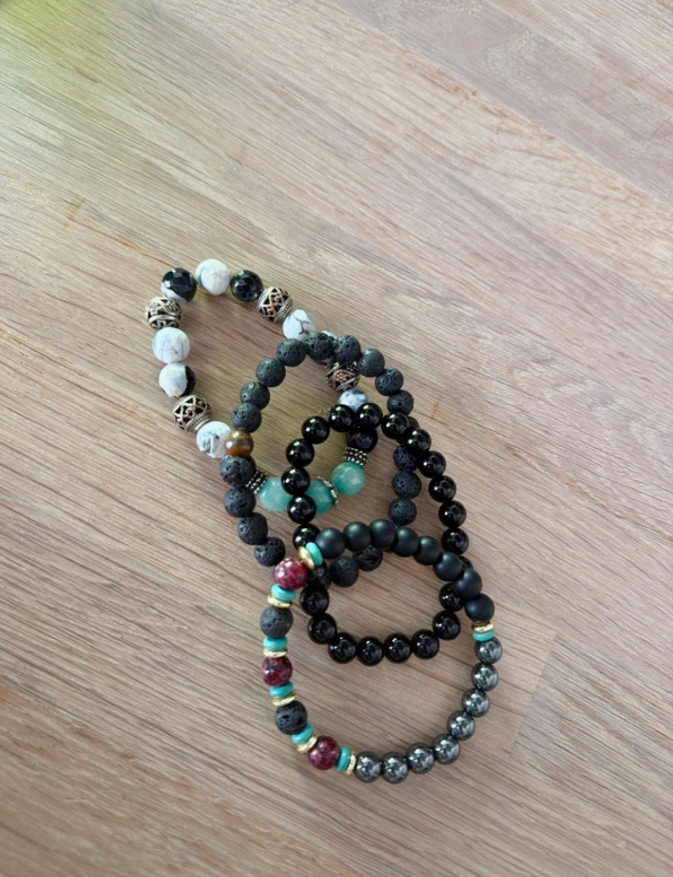 Set van 4 natuurstenen armbanden, Ophalen of Verzenden, Zo goed als nieuw, Rood, Elastiek