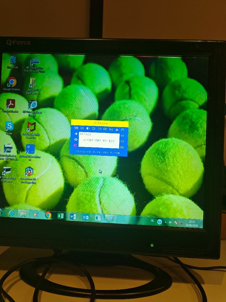 Q-force monitor 170L (2005), Computers en Software, Monitoren, Ophalen, Kantelbaar, Q force, VGA