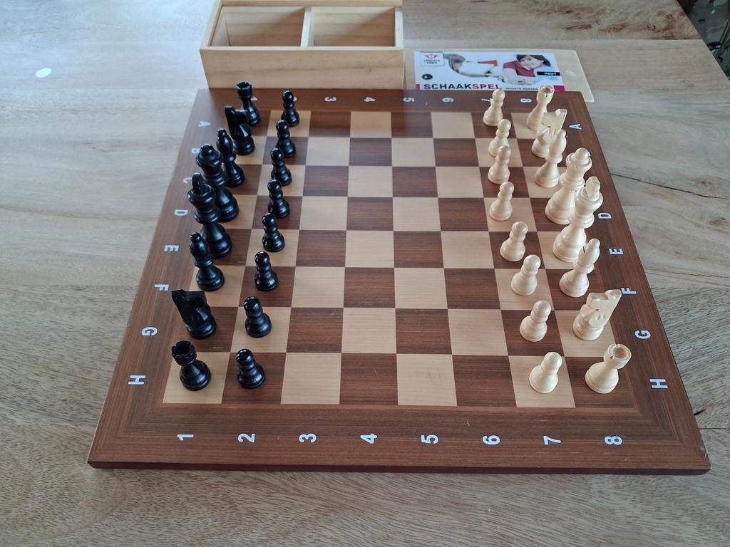 Schaakbord met schaakstukken (hout), Hobby en Vrije tijd, Een of twee spelers, Ophalen, Gebruikt