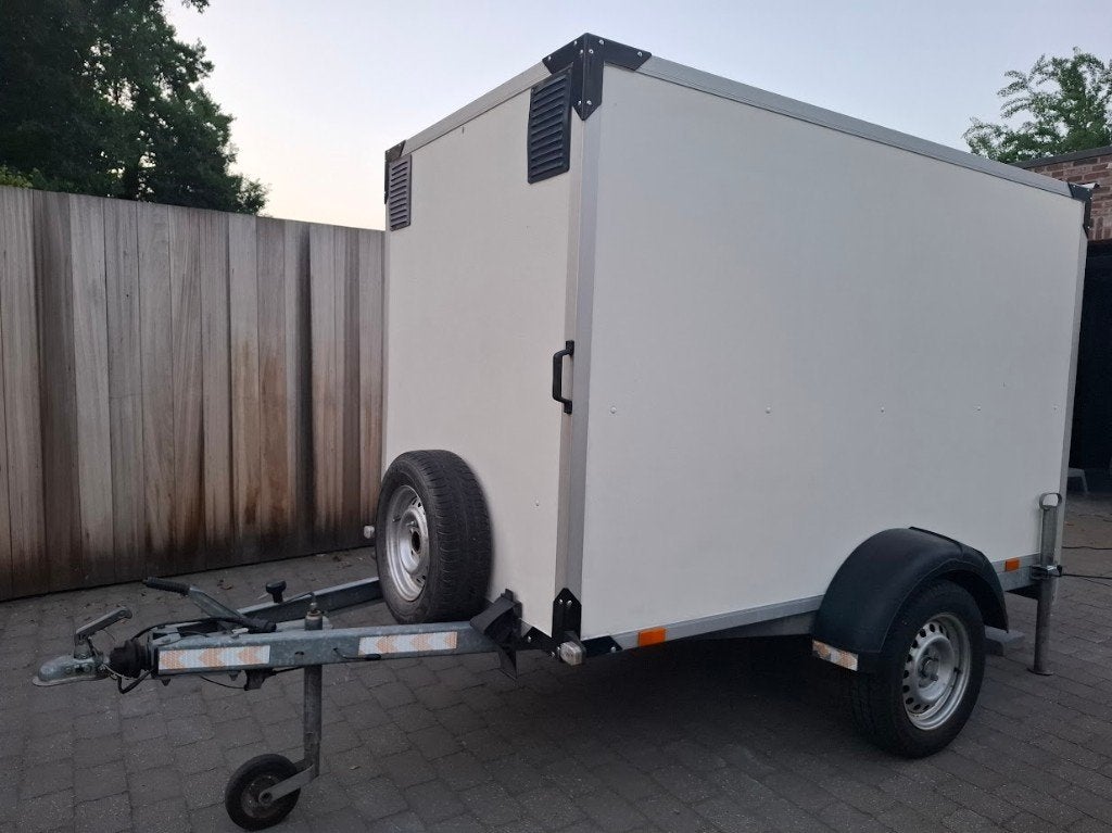 Humbaur gesloten aanhangwagen 750kg te koop, Auto diversen, Aanhangers en Bagagewagens, Ophalen, Zo goed als nieuw