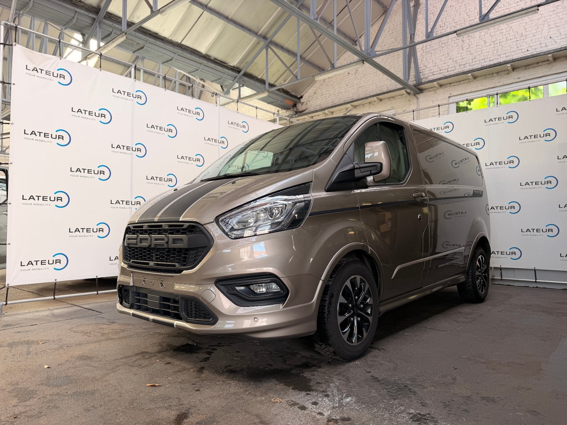 Ford Transit Custom 320S Gesloten bestelwagen L1 Sport A6 2., Autos, Achat, Carnet d'entretien, Autres couleurs, Diesel