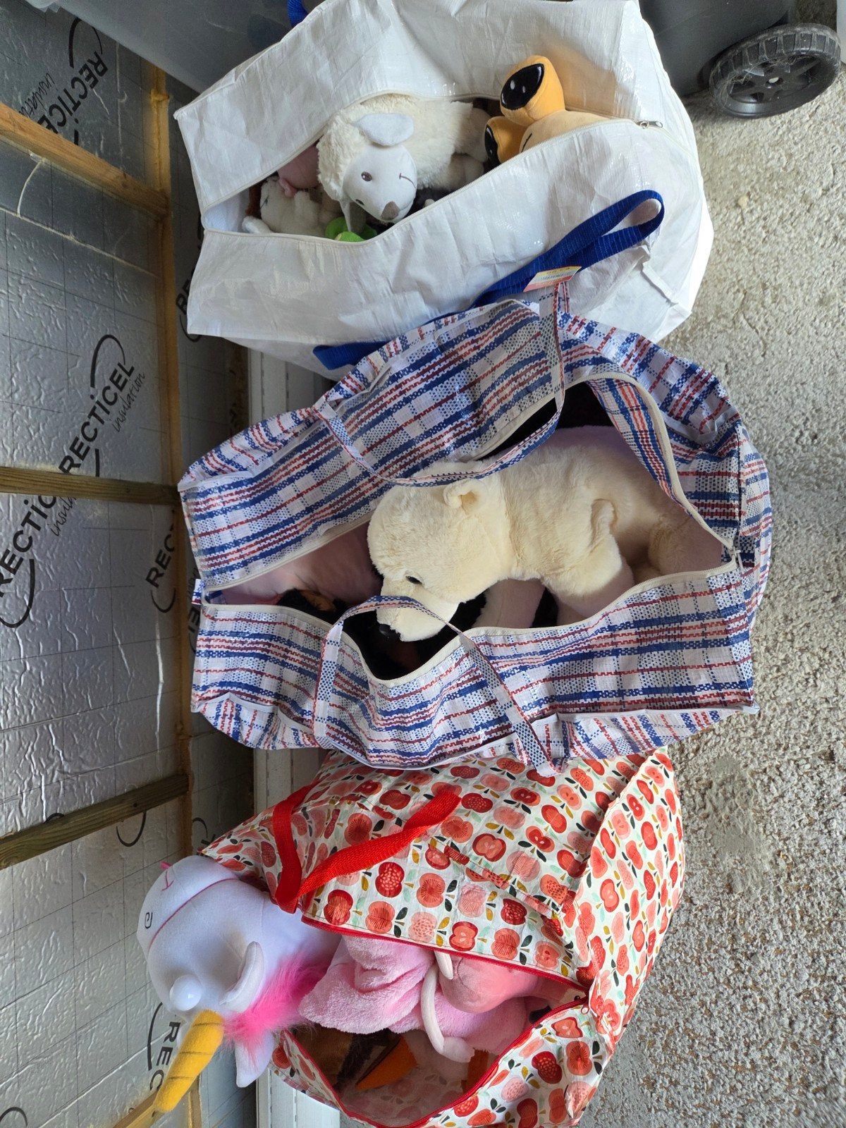 3 grote zakken met knuffels! (nieuwstaat), Ophalen