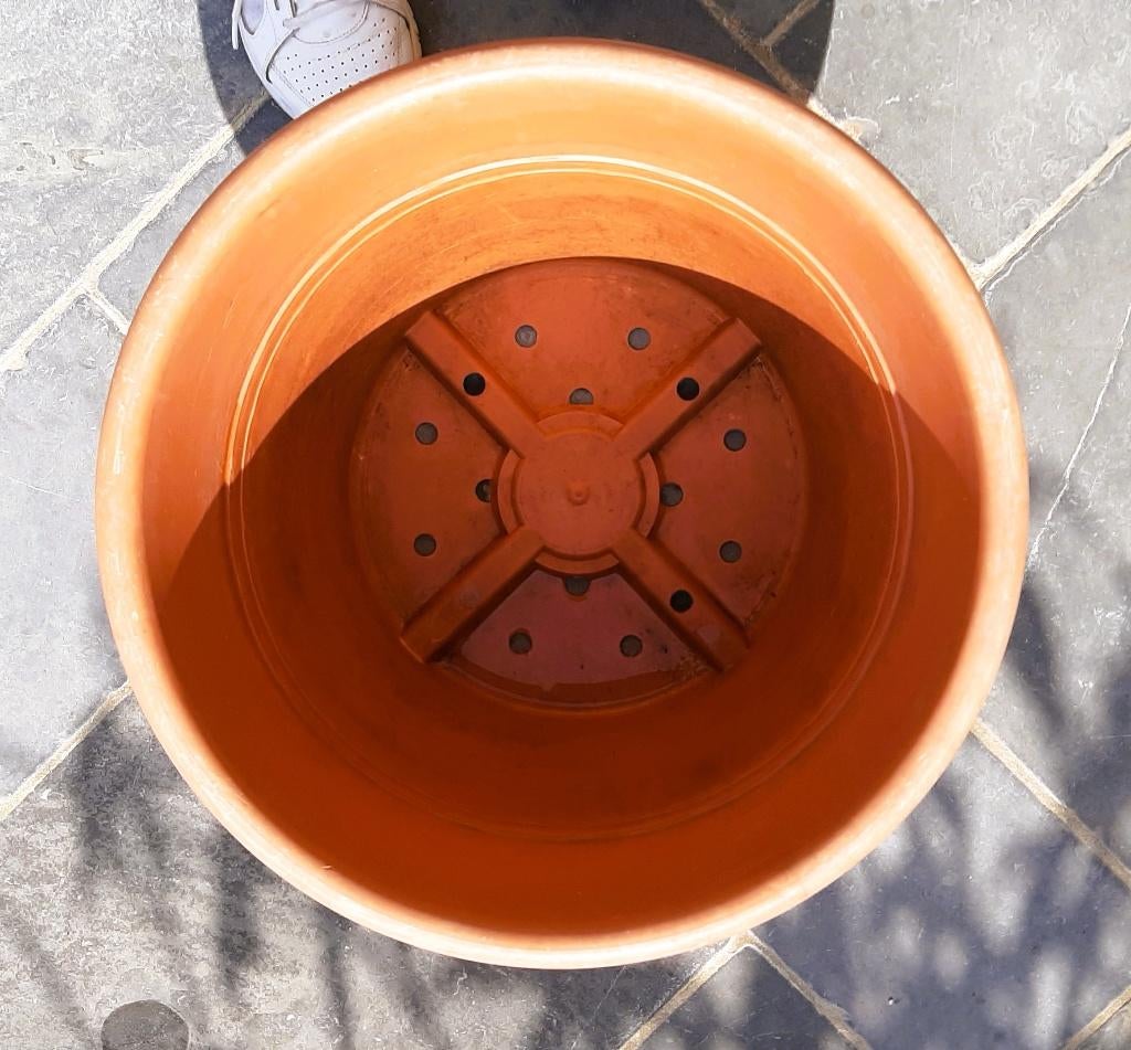 Te koop: Handige bruine plastic bloempot van Elho Algarve., 40 cm ou plus, Rond, Synthétique, Enlèvement