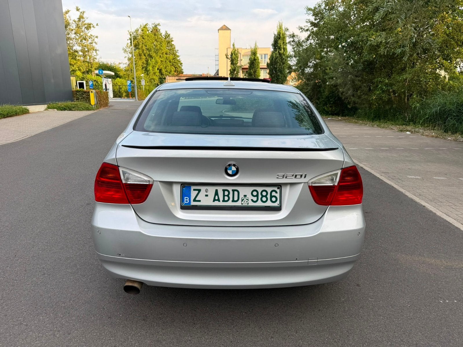 BMW 320I BENZINE E90 EURO4 AIRCO TOP STAAT BLANCO GEKEURD VV, Autos, 110 kW, Entreprise, Noir, 5 portes
