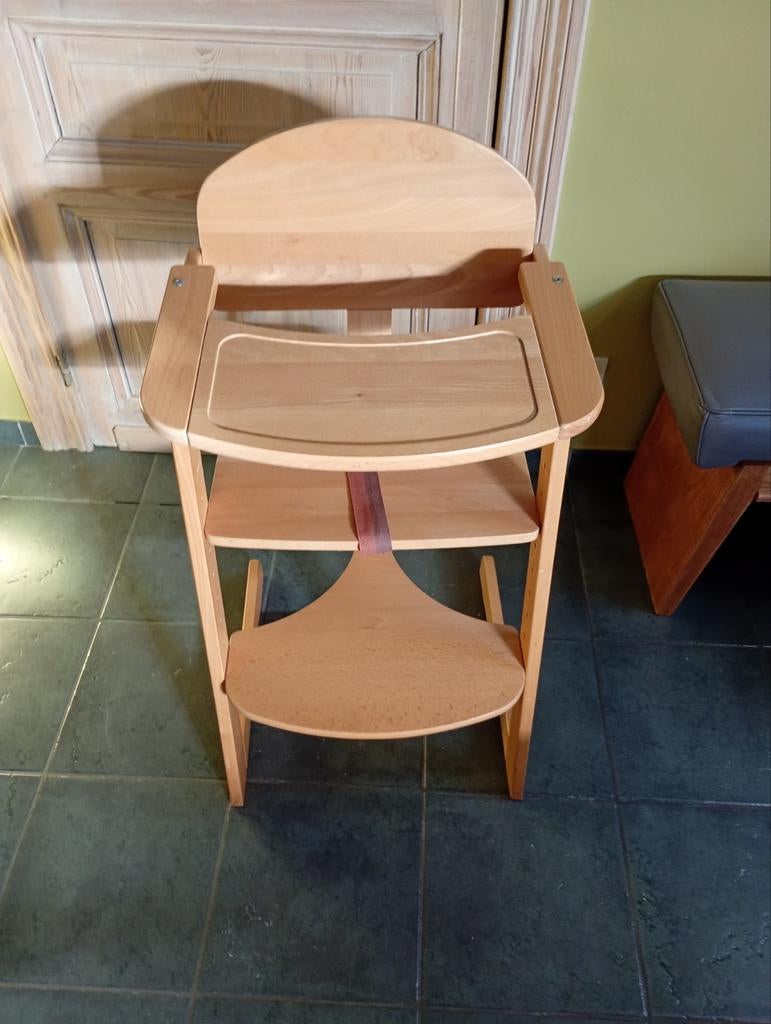 Houten verstelbare kinderstoel, Kinderen en Baby's, Kinderstoelen, Gebruikt, Meegroeistoel, Afneembaar eetblad, Gordel(s), Ophalen
