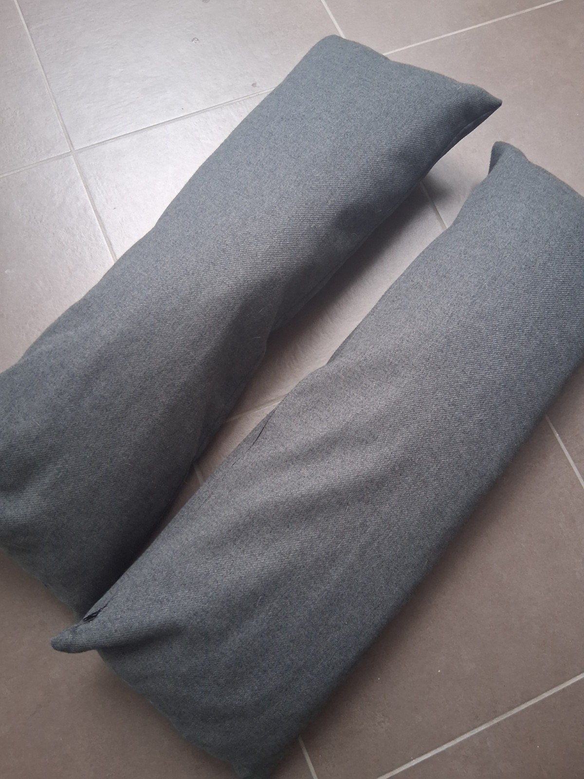 2 longs coussins décoratifs, Enlèvement, Comme neuf, Gris, Housse amovible