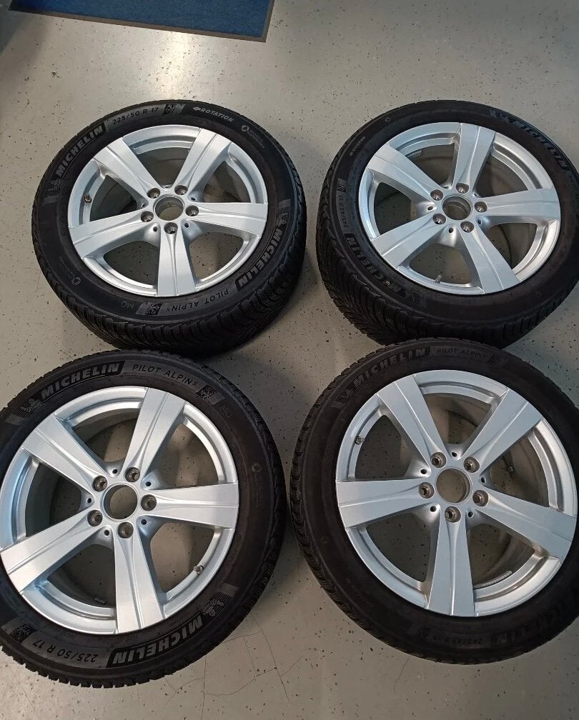 ORIG. MERCEDES C KLASSE W206 BREEDSET WINTERBANDEN, Auto-onderdelen, Banden en Velgen, Banden en Velgen, Winterbanden, 17 inch