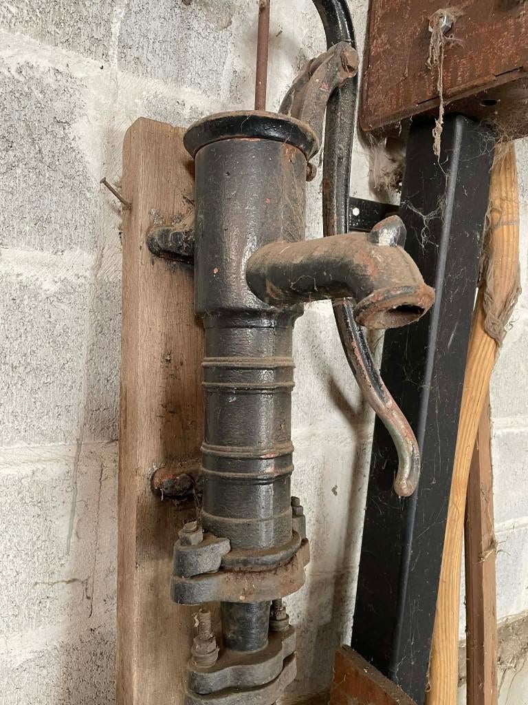 Ancienne pompe, Enlèvement, Utilisé