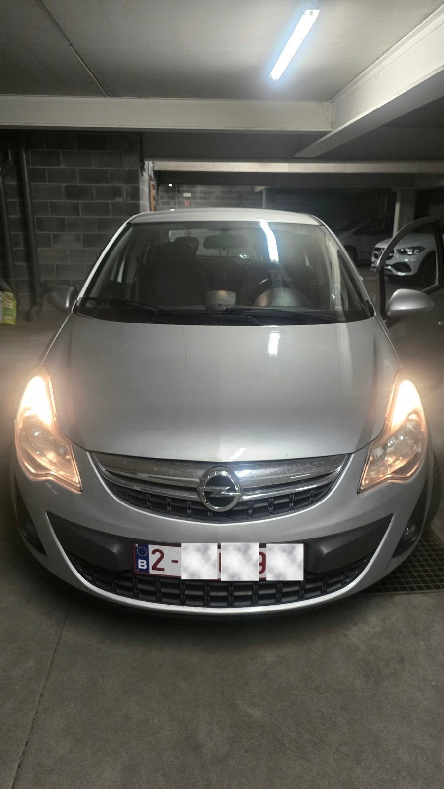 Opel Corsa 5 portes – Gris argenté, Achat, Boîte manuelle, Noir, 5 portes