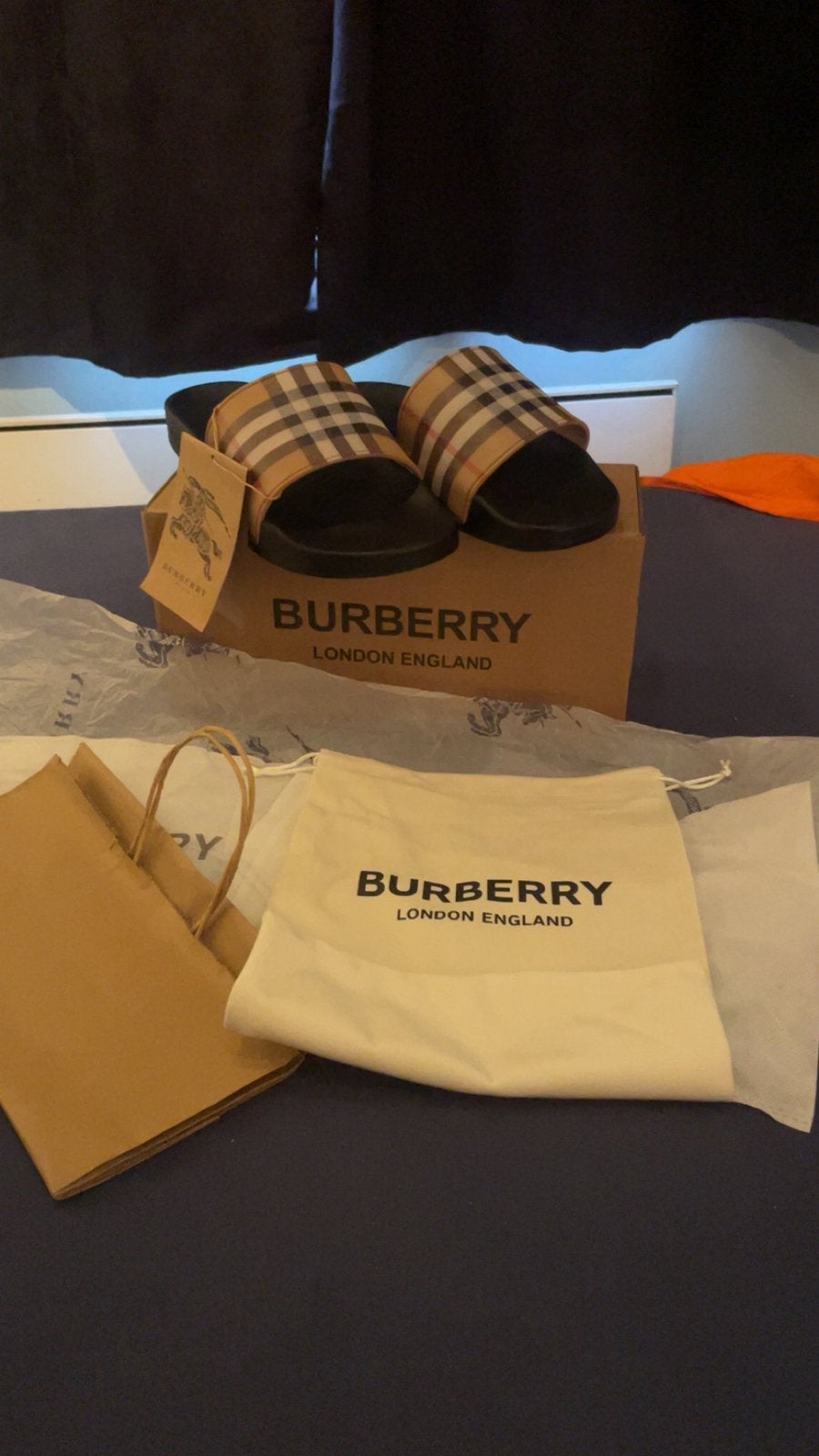 Burberry Vintage Check Slides, Kleding | Heren, Schoenen, Nieuw, Slippers, Zwart, Ophalen of Verzenden