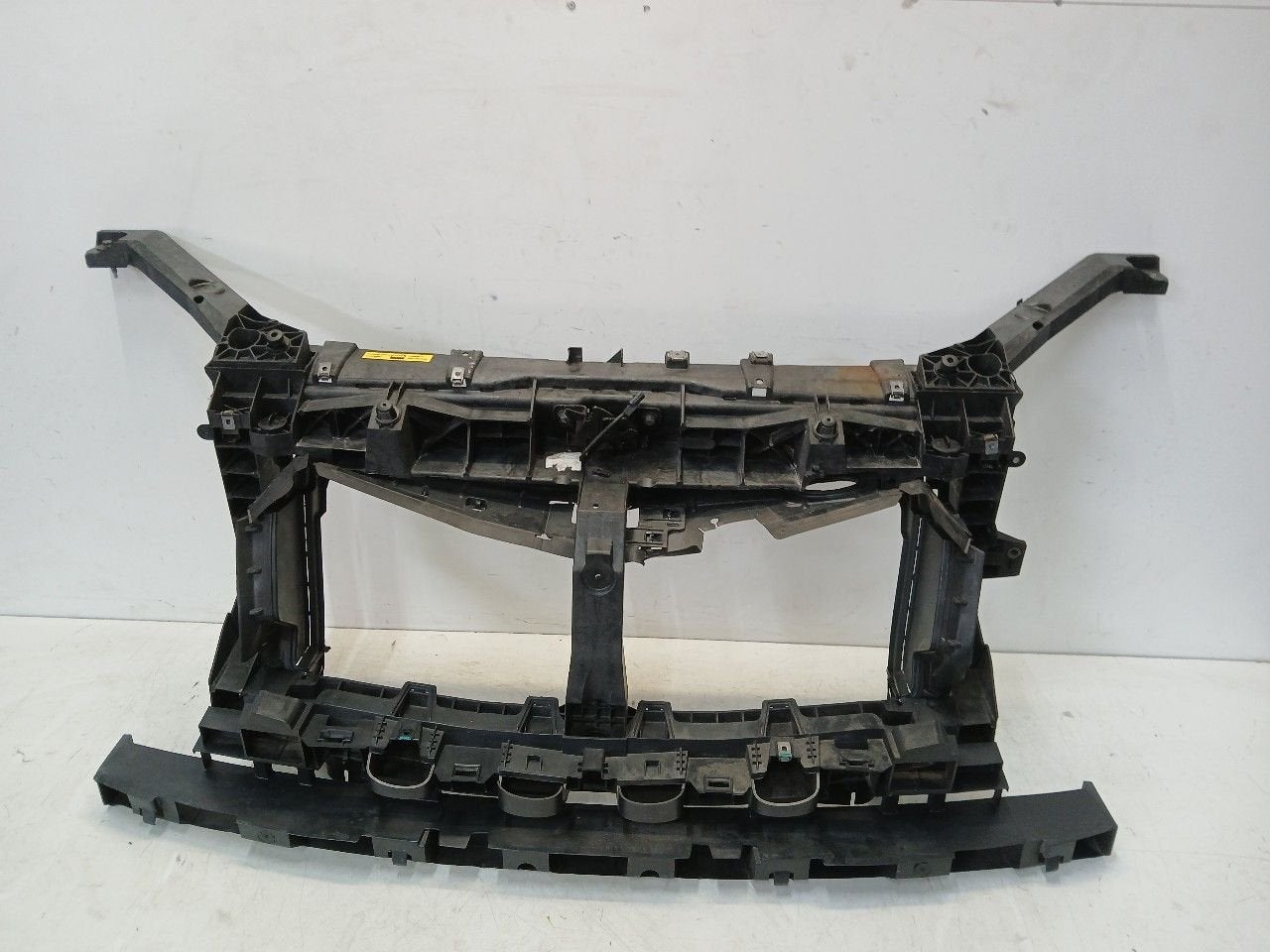 Voorfront slotplaat Opel Vivaro, Onderdelen@venauto.nl, Van der Ven Autorecycling B.V., Gebruikt, Ettenseweg 76, 4706 PB Roosendaal, The Netherlands