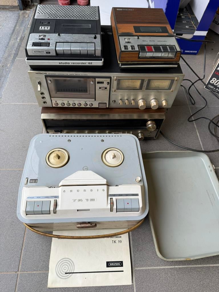 Lot de 5 enregistreurs audio vintage— Pour réparation/pièces, Enlèvement, Magnétophone défectueux