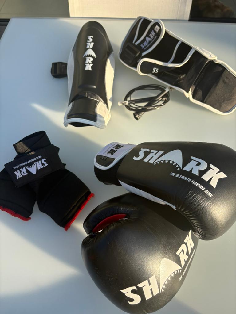 Shark jeugd kickboks set, Ophalen of Verzenden, Zo goed als nieuw