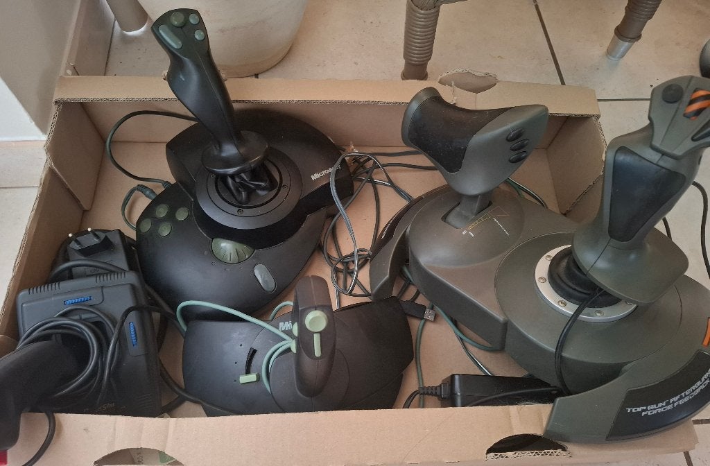 Prix des joysticks négociable, Informatique & Logiciels, Joysticks, Enlèvement, Utilisé