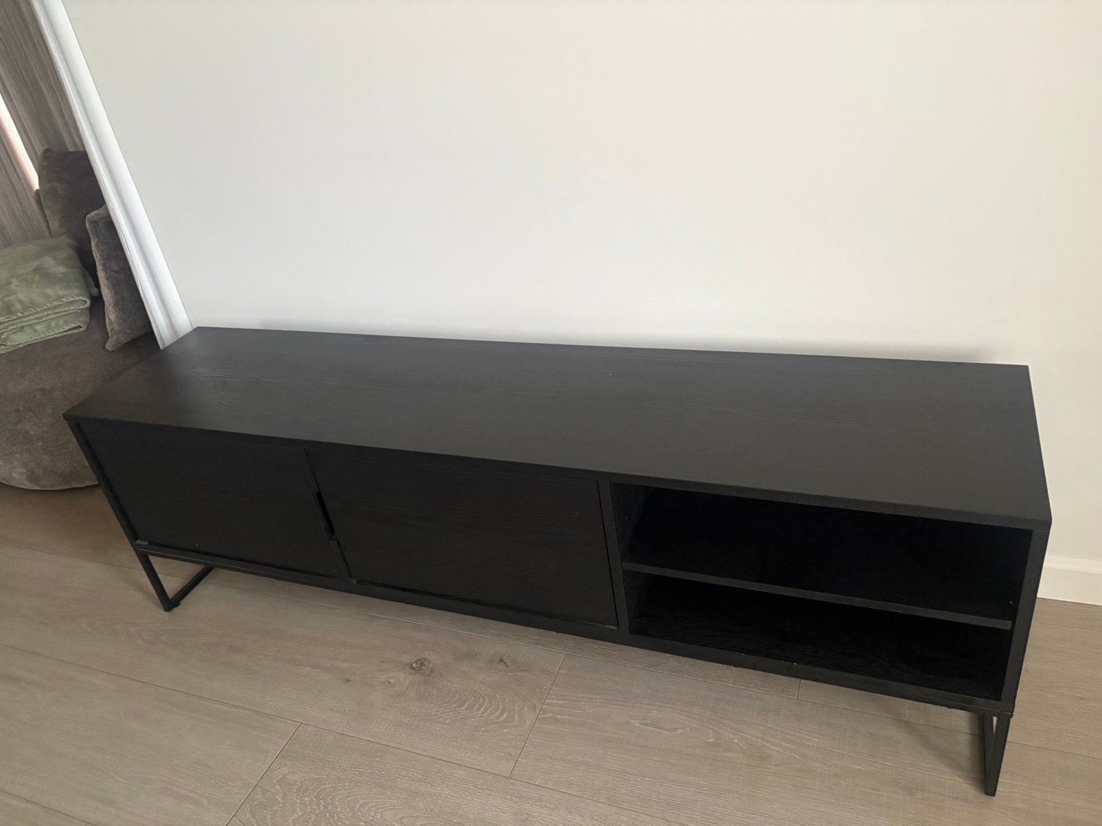 Modern zwart tv-meubel 176 cm – metalen onderstel, Ophalen, 150 tot 200 cm, Zo goed als nieuw, Minder dan 100 cm