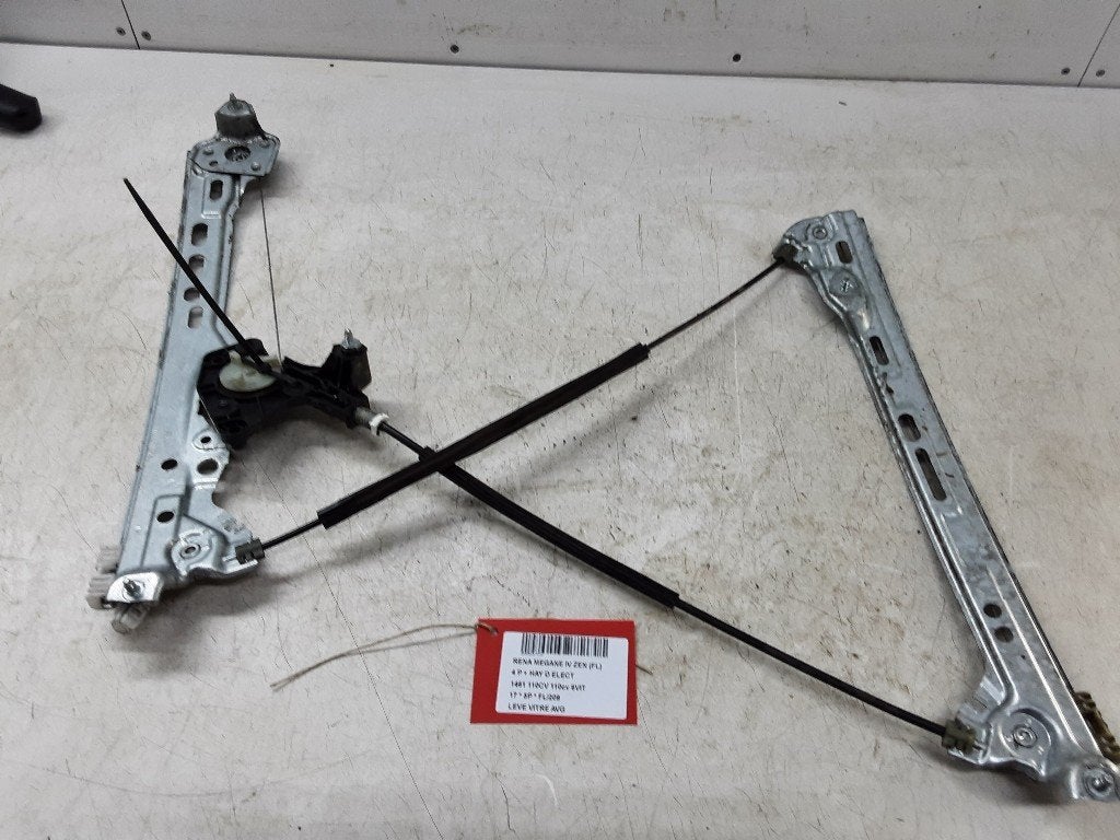 VITRE MECANISME AVANT GAUCHE Renault Megane IV (RFBB), Renault, Utilisé, Peter-Huppertz-Straße 5
51063  Köln, DE, Dialog.deutschland@renault.de