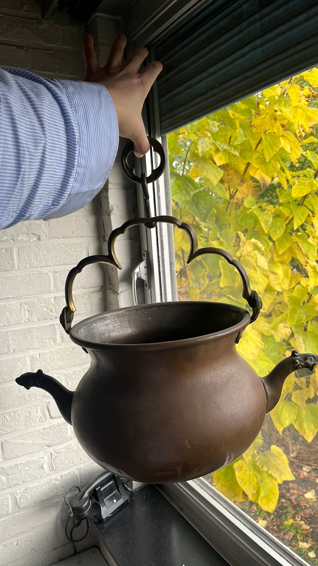 Koperen ketel draken ornamentjes, Ophalen