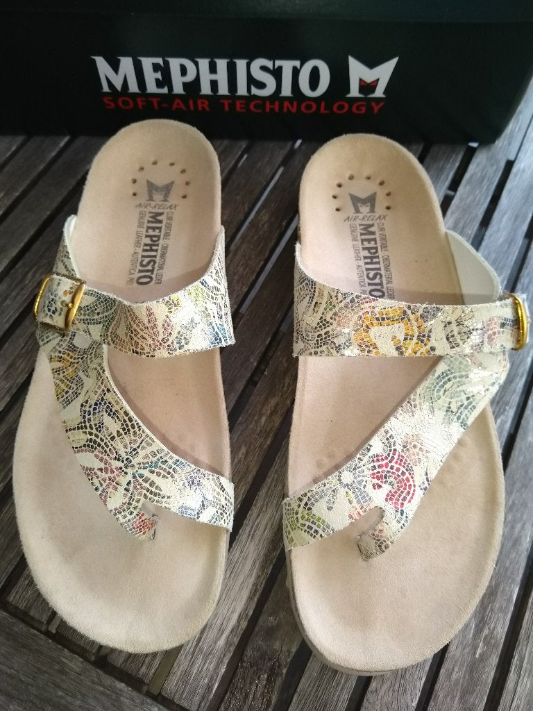 Mephisto : Sandalen, Slippers Helen In Maat 40, Kleding | Dames, Schoenen, Slippers, Ophalen of Verzenden, Zo goed als nieuw, Overige kleuren