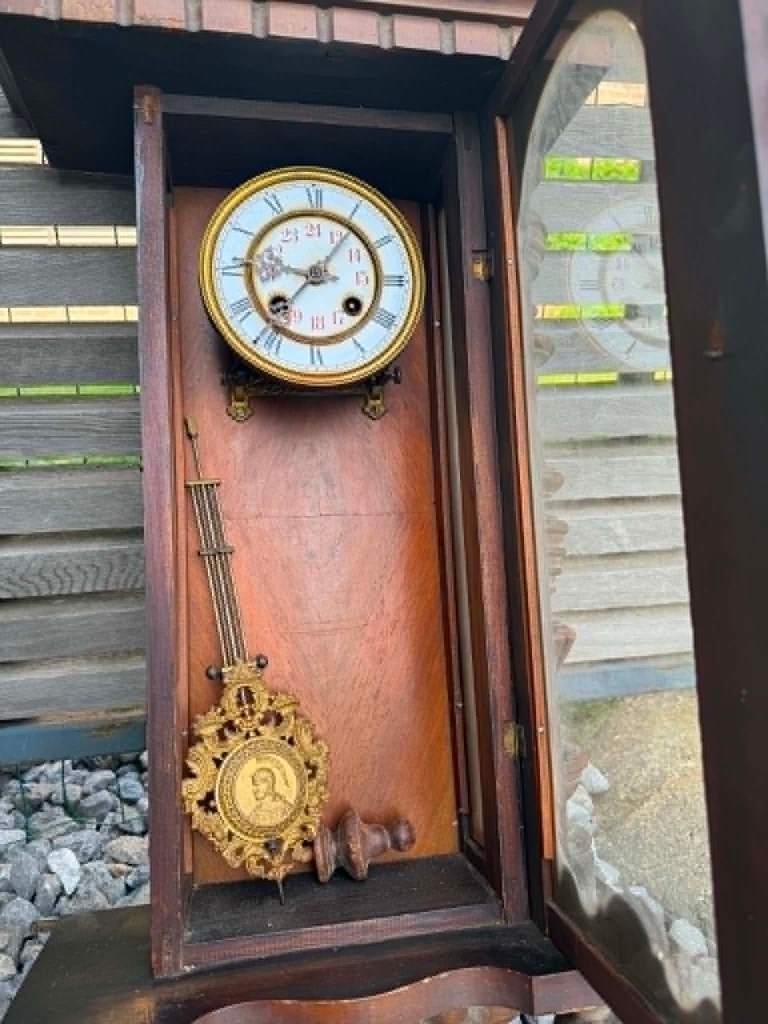 Ancienne horloge, Enlèvement