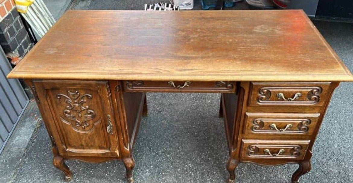 Ancien bureau, Enlèvement