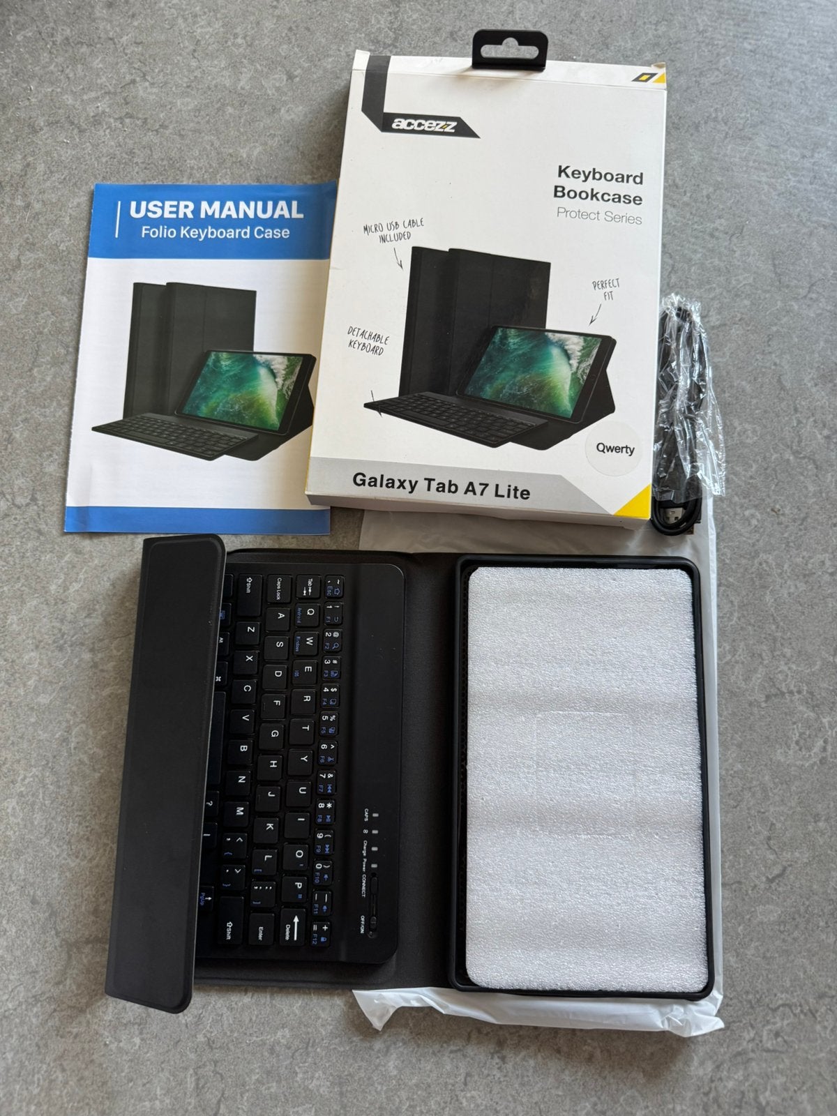 Nieuw tablet hoesje met toetsenbord, Informatique & Logiciels, Housses pour tablettes, Enlèvement ou Envoi, Comme neuf