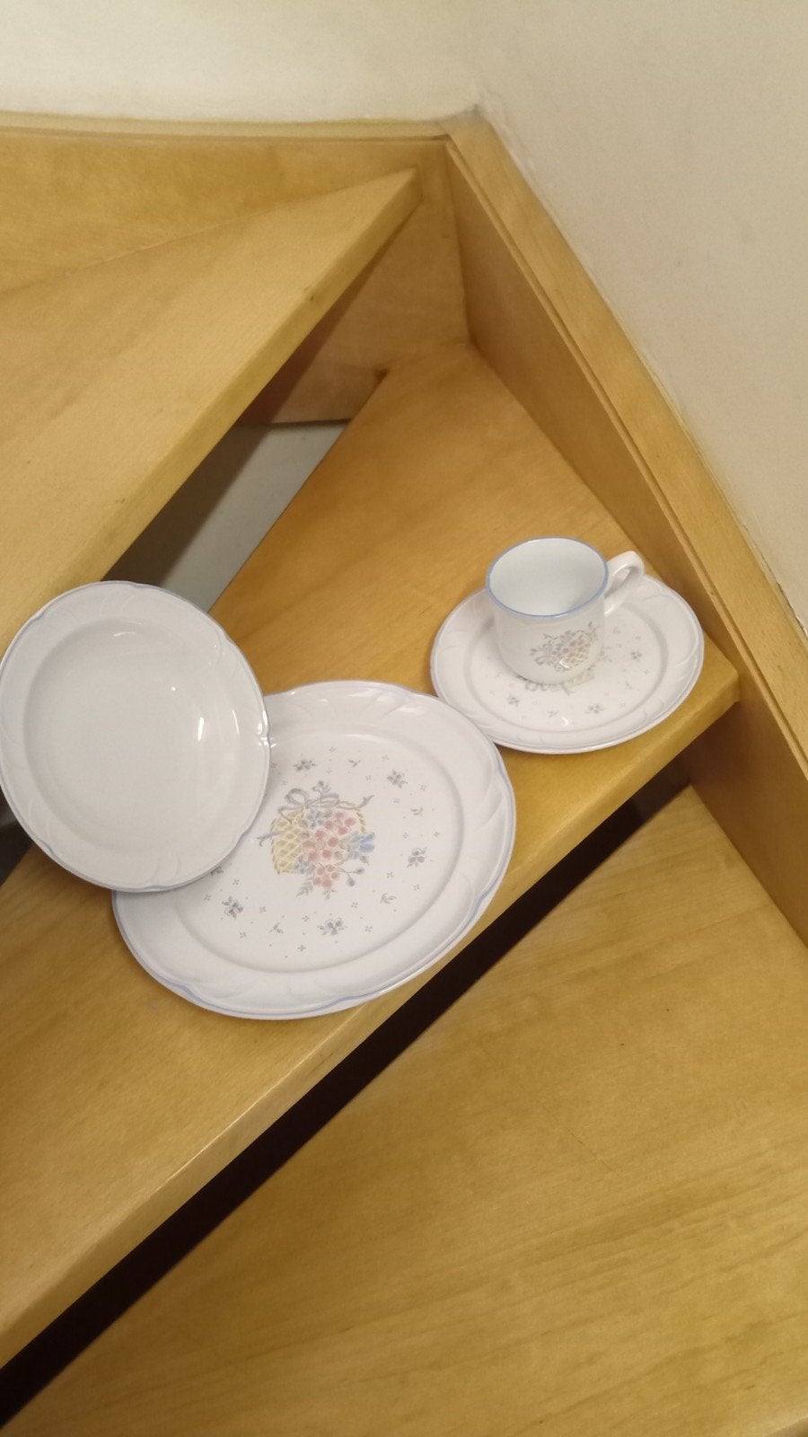 Av service 1 personne assiette plate 1profonde1dessert tasse, Enlèvement ou Envoi